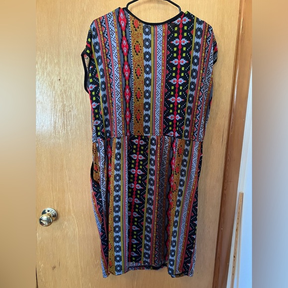 Cute multicolored patterned dress. Pockets!! EUC - Picture 5 of 14